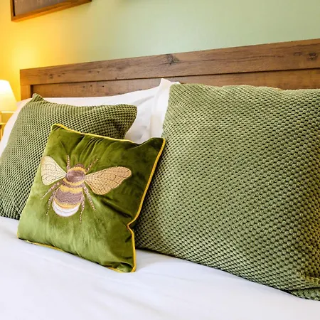 Siston Stables By Stae-homes *