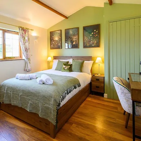 Siston Stables By Stae-homes *