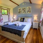 Siston Stables By Stae-homes *