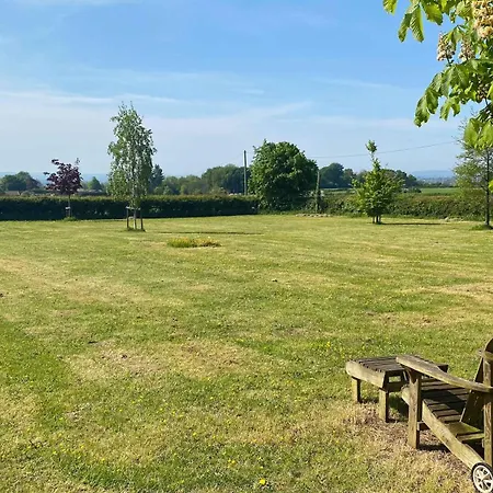 Siston Stables By Stae-homes *