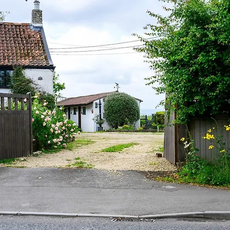 Siston Stables By Stae-homes *