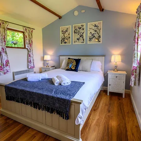 Siston Stables By Stae-homes *